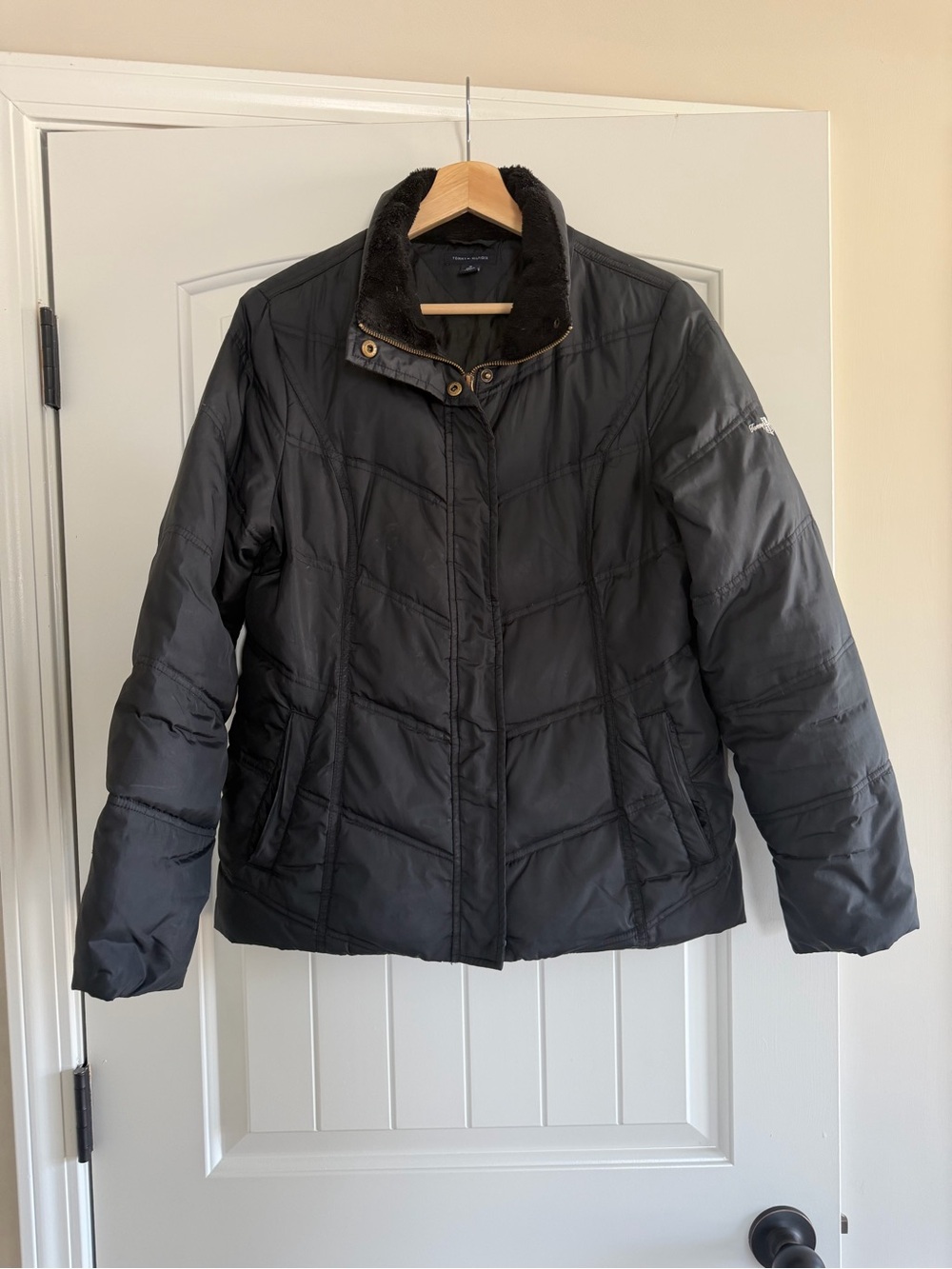 Tommy Hilfiger Women’s Black Down Quilted Puffer Jacket Faux-Fur Collar Size Med